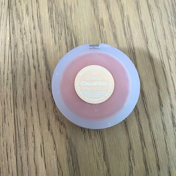 Kosas Cloud Set Baked Setting & Smoothing Powder - Picture 3 of 3